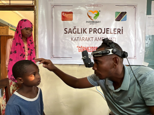 Afrika Katarakt Ameliyatı - Hisseli